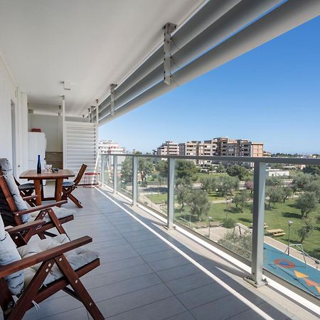 Kind Park - Sleek Apartment With Terrace & Parking Bari Exterior photo