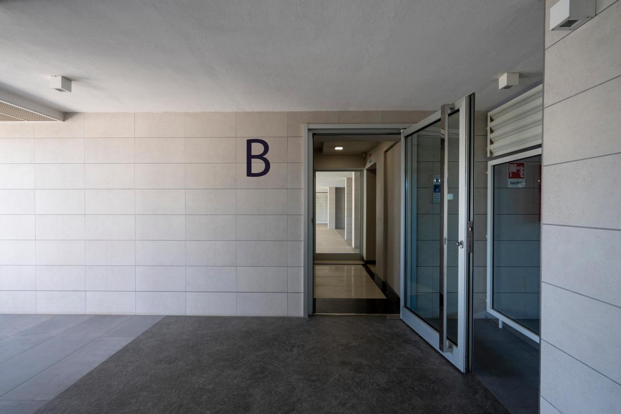 Kind Park - Sleek Apartment With Terrace & Parking Bari Exterior photo