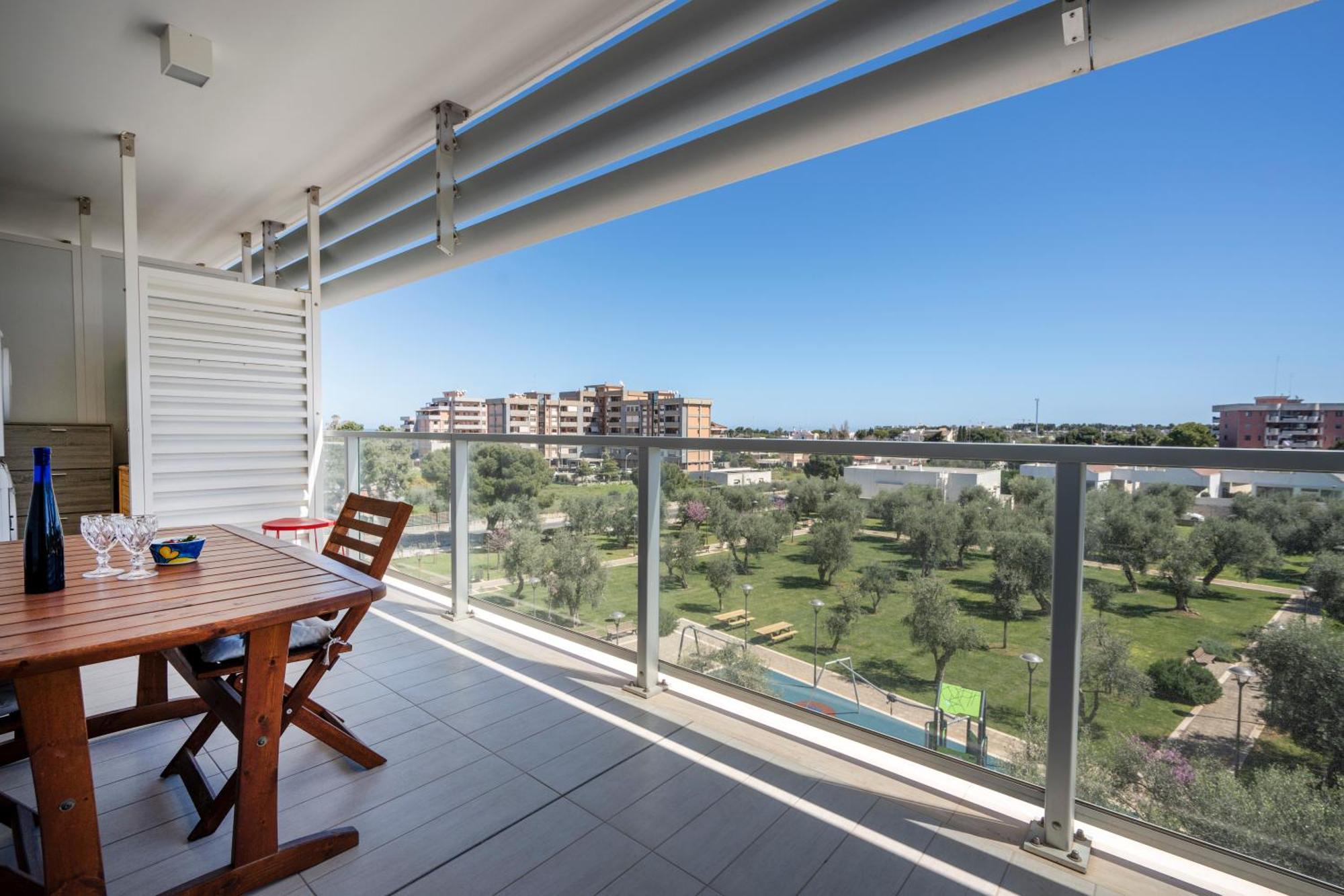 Kind Park - Sleek Apartment With Terrace & Parking Bari Exterior photo